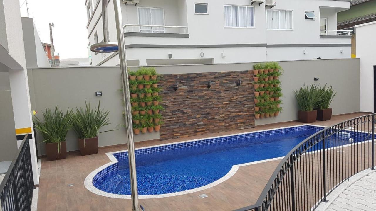 Var-101A Dpto Amplio En Condominio Cerrado Con Piscina Bombinhas Exteriér fotografie